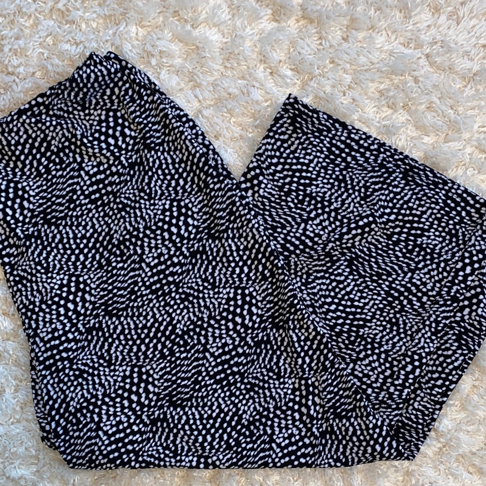 Grace the Perfect Fit | Black & White Wide Leg Crop Pants (XL)